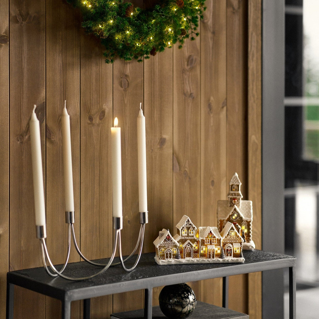 Pepparkakslandskap med LED-lampa