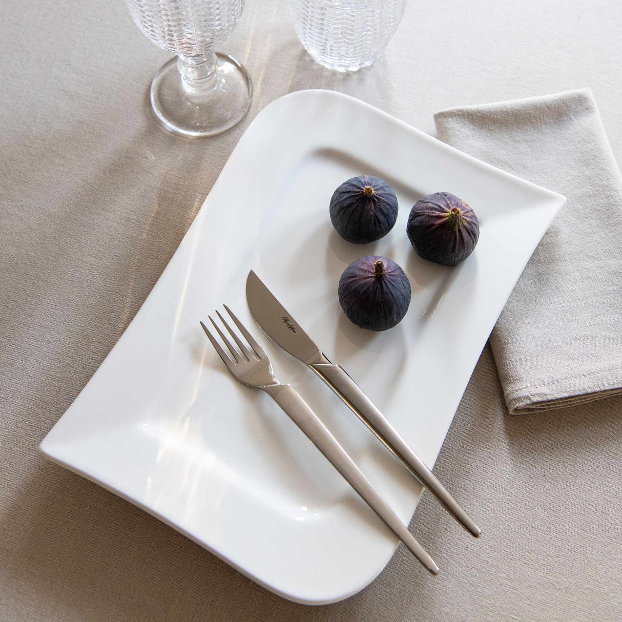 Vit Lilja sushi/påläggstallrik 2 st