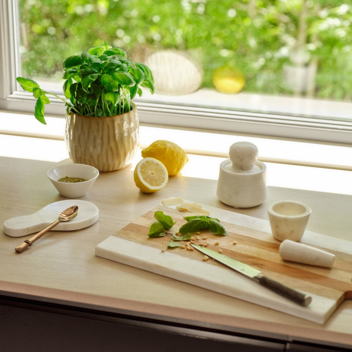 White Marble mortel med stöt