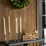 Pepparkakskyrka med LED-ljus