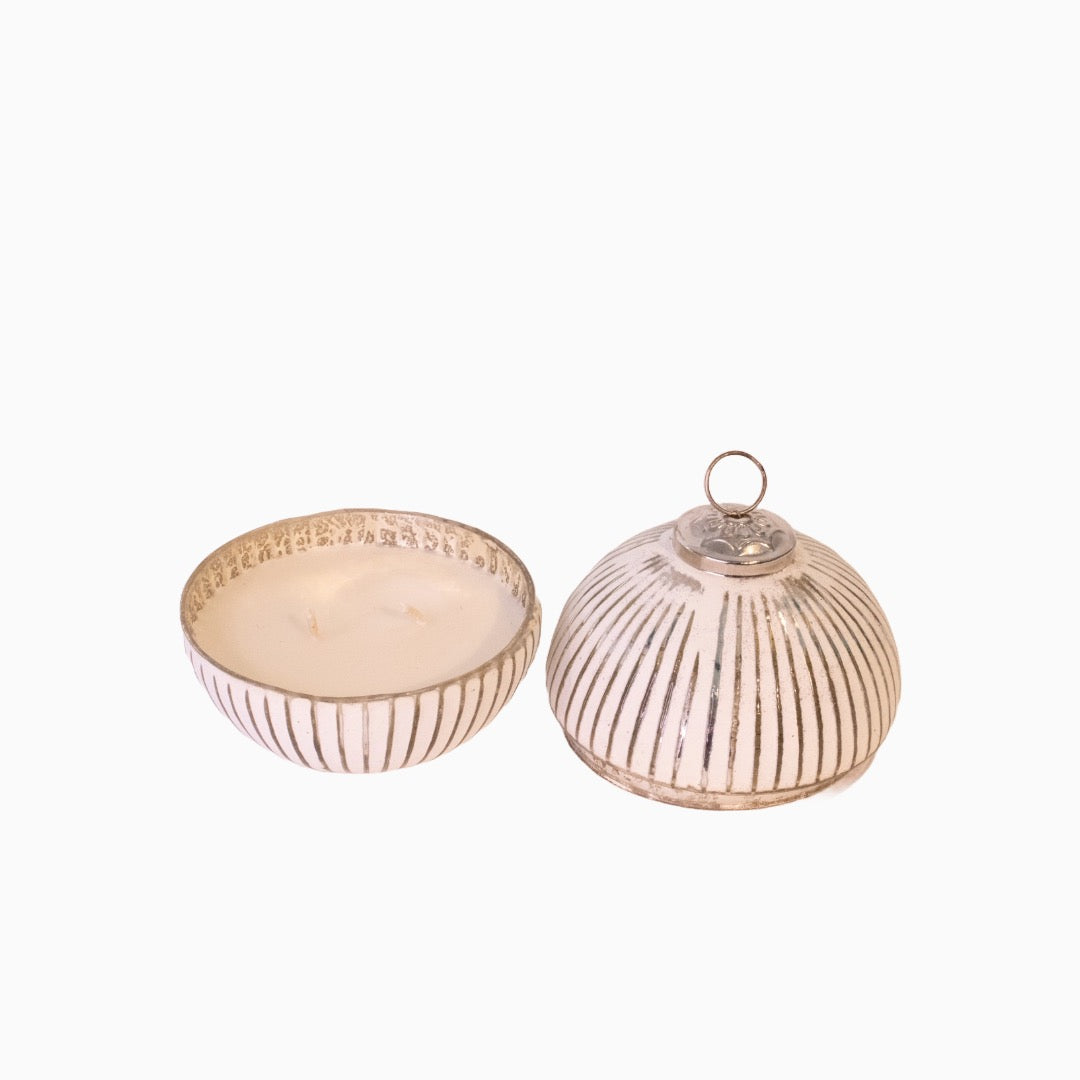 Cinnamon silverfärgat ornamenterat doftljus