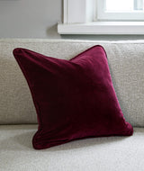 Burgundy Velvet kudde 45x45 cm